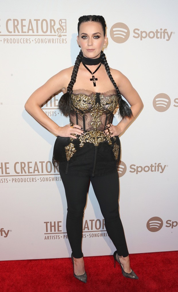 Katy Perry chama a atenção em evento antes do Grammy (Foto: Getty Images)