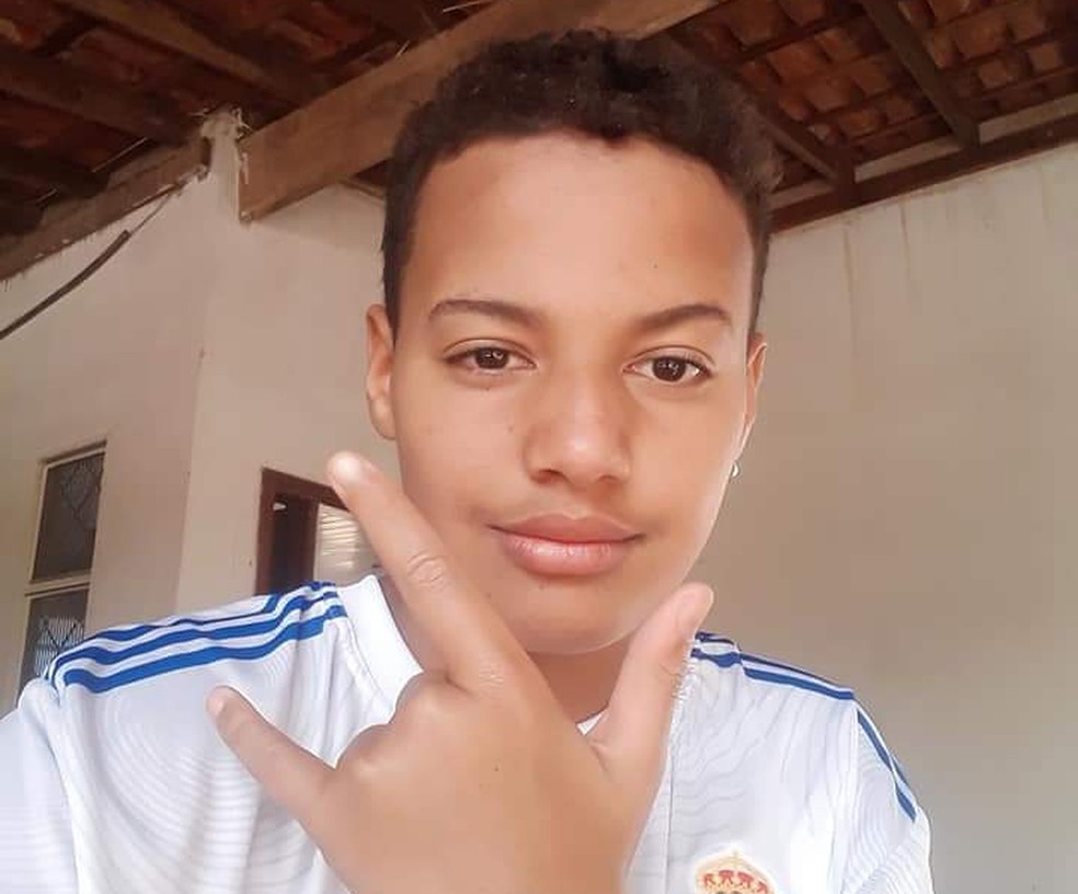 Adolescente, de 13 anos, foi eletrocutado enquanto caminhava para beber água, em Lins (SP) — Foto: Arquivo pessoal