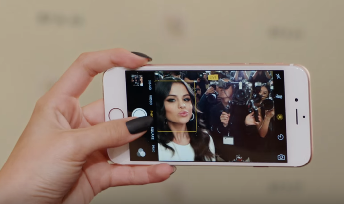 Flash Selfie do iPhone 6S já podia ser encontrado em diversos aplicativos e celulares (Foto: Reprodução/Apple) (Foto: Flash Selfie do iPhone 6S já podia ser encontrado em diversos aplicativos e celulares (Foto: Reprodução/Apple))