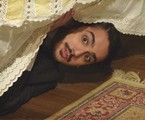 Celinha pegará Jonas escondido debaixo da cama | Reprodução