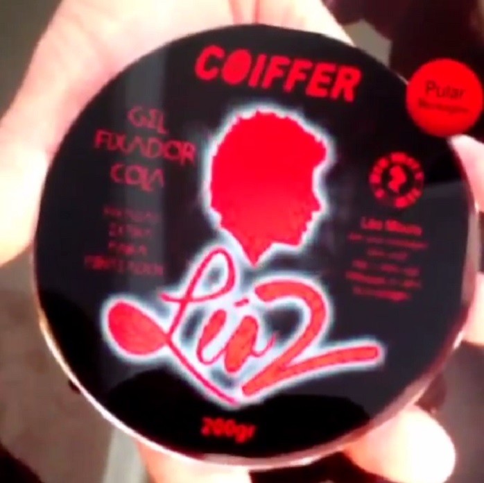 OFF - Quer um moicano? Léo Moura vai lançar gel de cabelo para fãs imitarem seu look