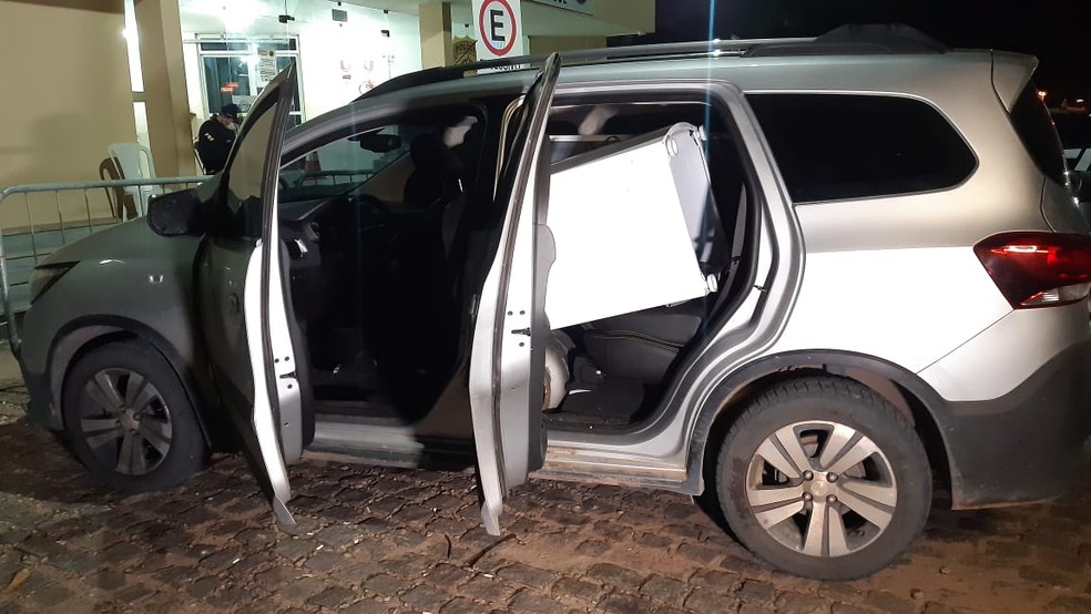 Criminosos fazem arrastão em casa em Pium e abandonam carro cheio de eletrodomésticos roubados — Foto: Sérgio Henrique Santos/Inter TV Cabugi