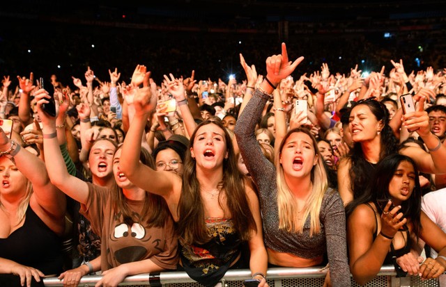 WELLINGTON, NEW ZEALAND - FEBRUARY 13: Fans react to Six60's performance at Sky Stadium on February 13, 2021 in Wellington, New Zealand. Around 30,000 fans attended the Six60 Saturdays event. The Six60 Saturdays concert series around New Zealand are the l (Foto: Getty Images)