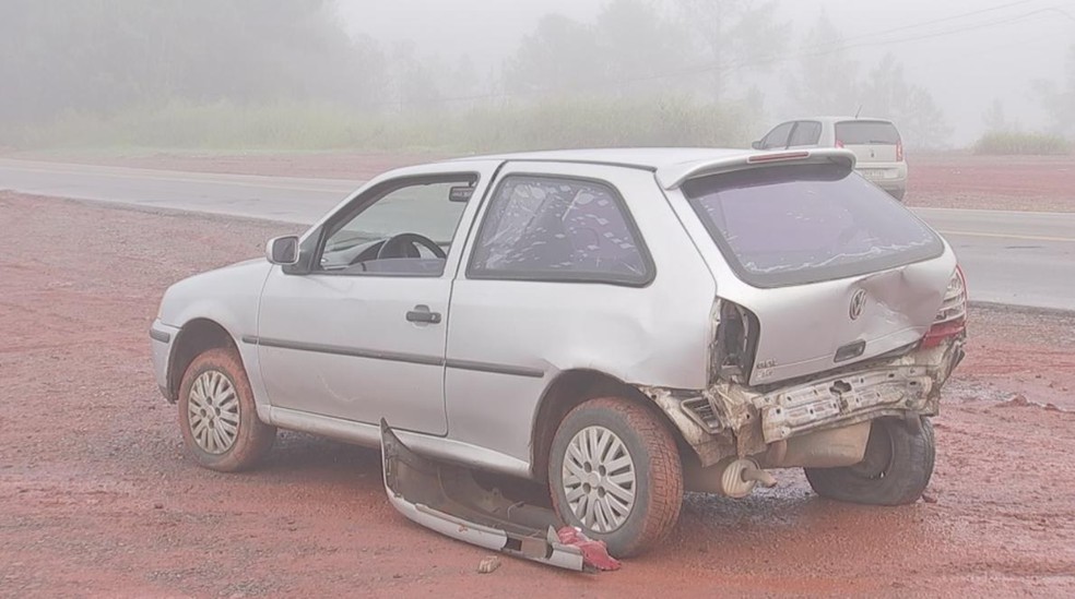 Motorista afirmou que estava acima da velocidade, por isso bateu na traseira de veículo em Itapetininga (Foto: Reprodução/TV TEM)
