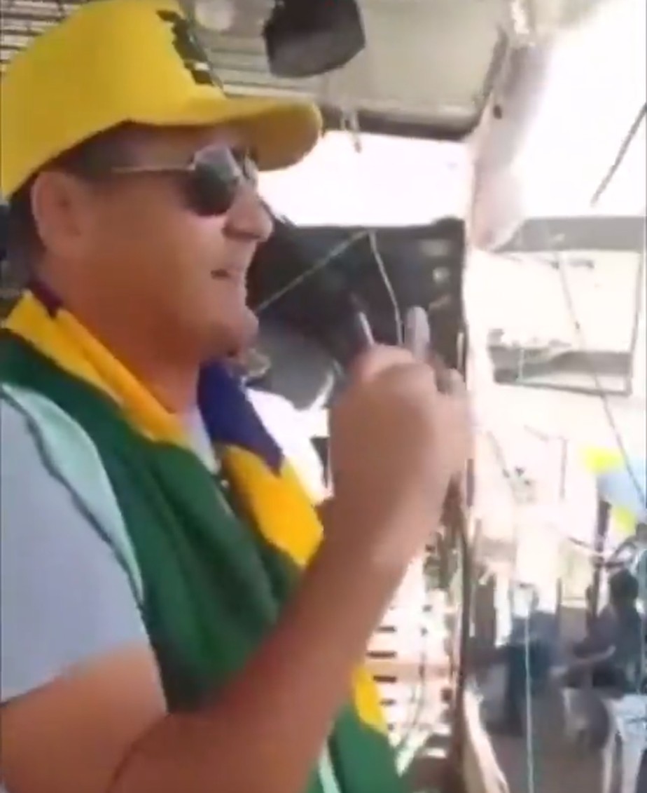 O empresário Milton Baldin discursa em ato antidemocrático em Brasília