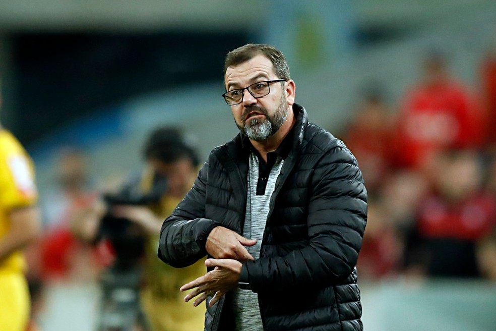 Enderson Moreira,, ex-técnico do Ceará — Foto: Albari Rosa/Gazeta do Povo