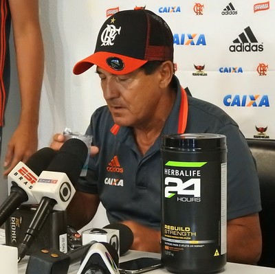 Muricy Ramalho não estava com muita paciência após o jogo (Foto: Fred Gomes/GloboEsporte.com) Muricy Ramalho não estava com muita paciência após o jogo (Foto: Fred Gomes/GloboEsporte.com)