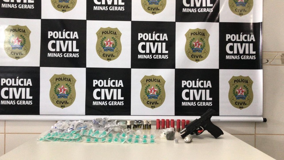 Material apreendido com o agente — Foto: Polícia Civil / Divulgação