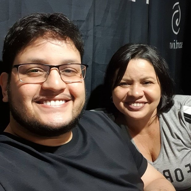 Maurílio com a mãe, Odaisa Delmonte (Foto: Reprodução/Instagram)