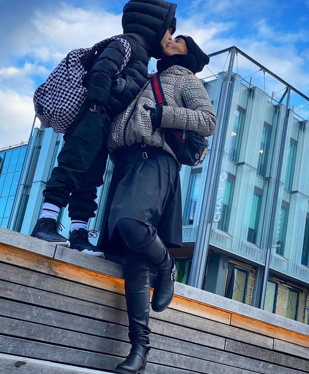Adriane Galisteu e filho (Foto: Reprodução / Instagram)