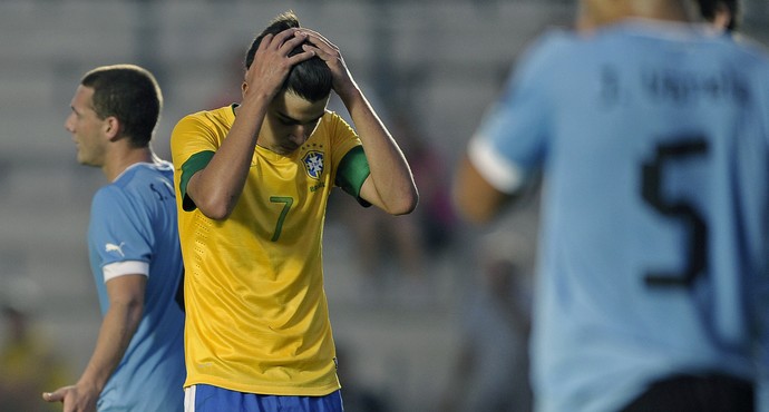 Matheus Brasil x Uruguai sub-20 (Foto: AFP)