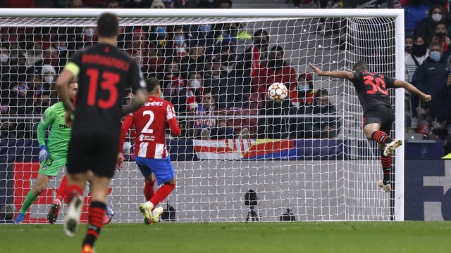 Junior Messias gol Milan Atlético de Madrid