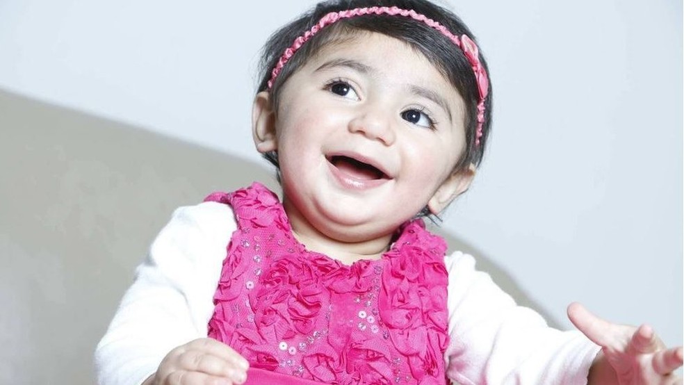 Zainab Mughal foi diagnosticada com neuroblastoma, um tipo de câncer que costuma acometer crianças — Foto: Arquivo Pessoal/BBC