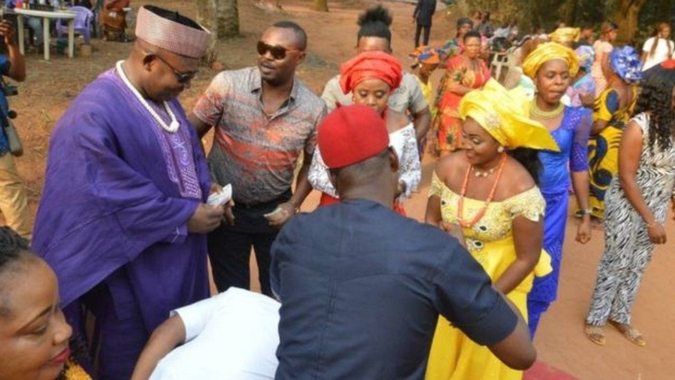  Tradição prevê que familiares aprovem o casamento antes que ele aconteça. (Foto: Chidimma Amedu / Arquivo pessoal)