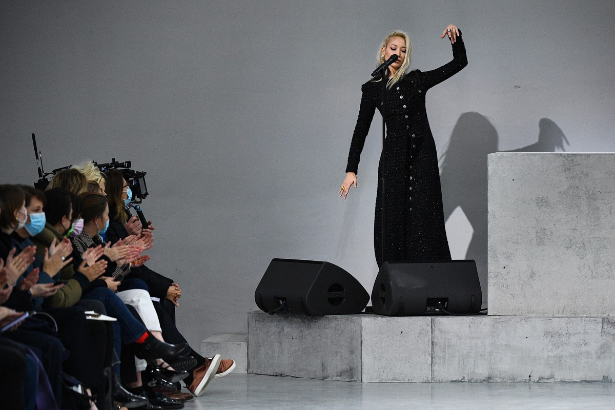 Chanel apresenta desfile em novo espaço na periferia de Paris | Moda e beleza