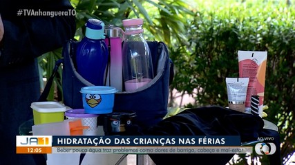 Beber pouca água pode causar dores de barriga, cabeça e mal-estar nas crianças