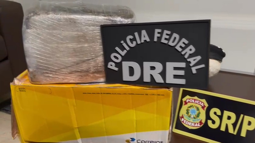 PF prende mulher de 23 anos quando ela recebia 5 quilos de maconha pelos Correios, em Macapá