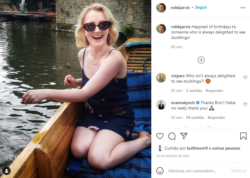  Robbie Jarvis parabeniza a agora amiga Evanna Lynch (Foto: Reprodução/Instagram)