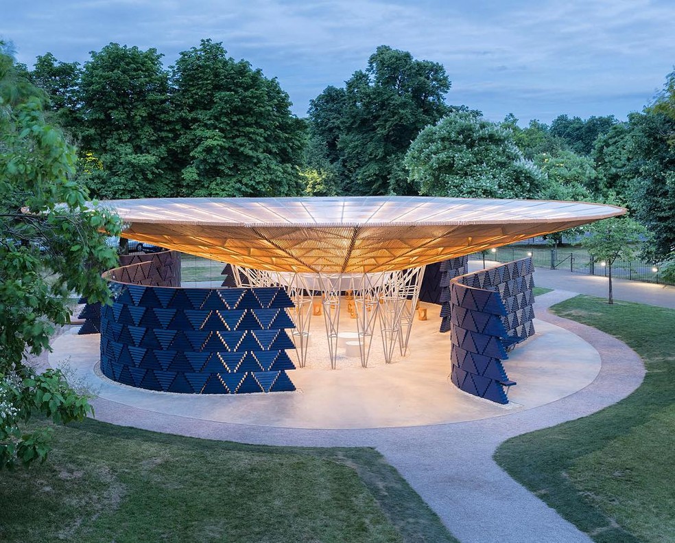 Serpentine Pavilion, no Hyde Park, em Londres — Foto: Reprodução/Instagram/Kéré Architecture