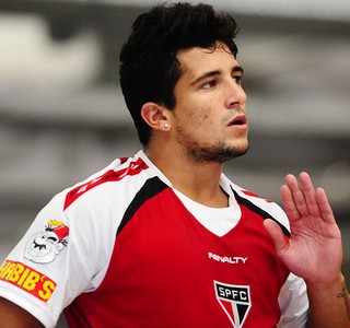Assediado, Aloísio pede valorização para continuar no São Paulo em 2014