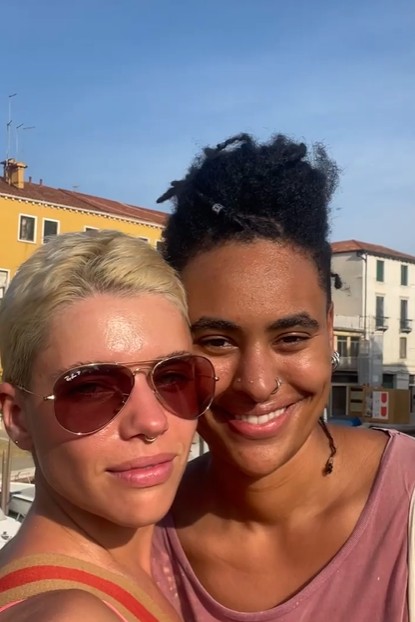 Bruna Linzmeyer e a namorada em viagem na Itália (Foto: Instagram/Reprodução)