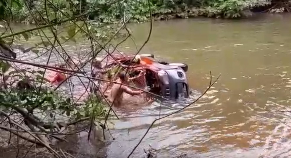 whatsapp-image-2021-02-13-at-6.56.35-pm Três jovens morrem após carro cair em rio no norte do Tocantins