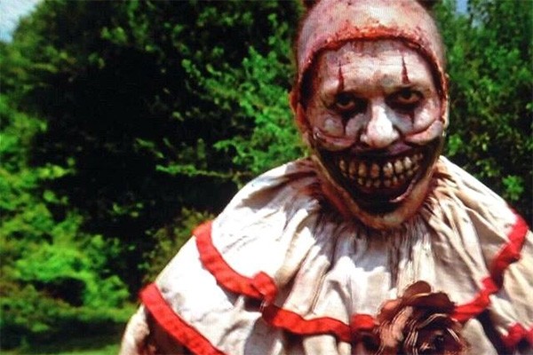 Twisty, o palhaço, em cena de 'American Horror Story: Freak Show' (Foto: Divulgação)