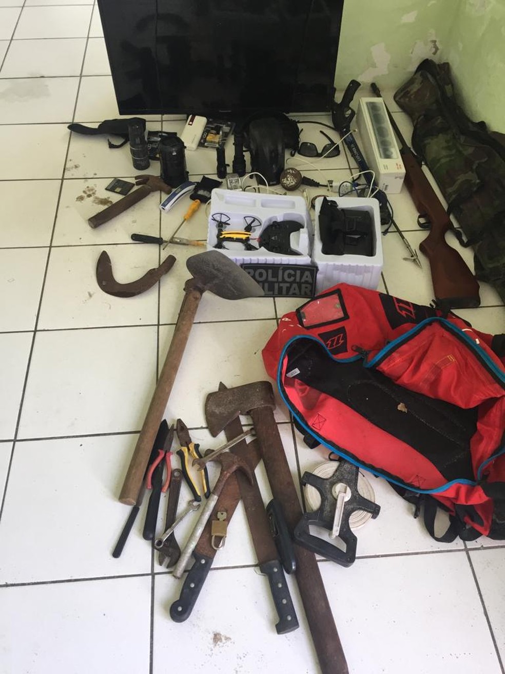 PolÃ­cia aguarda proprietÃ¡rios para devolver os objetos.  â Foto: DivulgaÃ§Ã£o/PM