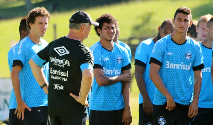 Galhardo é recebido por Felipão e faz seu primeiro treino no Grêmio na Serra
