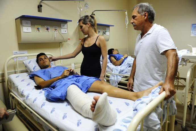 caxias perna fratura lucas dantas gauchão hospital cirurgia (Foto: Porthus Junior/Agência RBS)