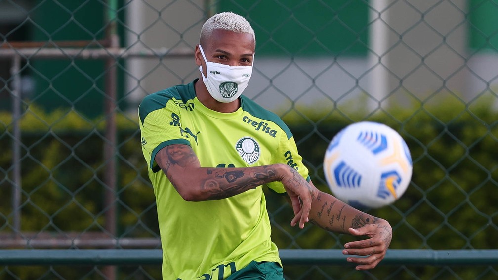 Gómez, Rony, Wesley e Deyverson trocam folga por trabalho na Academia de Futebol