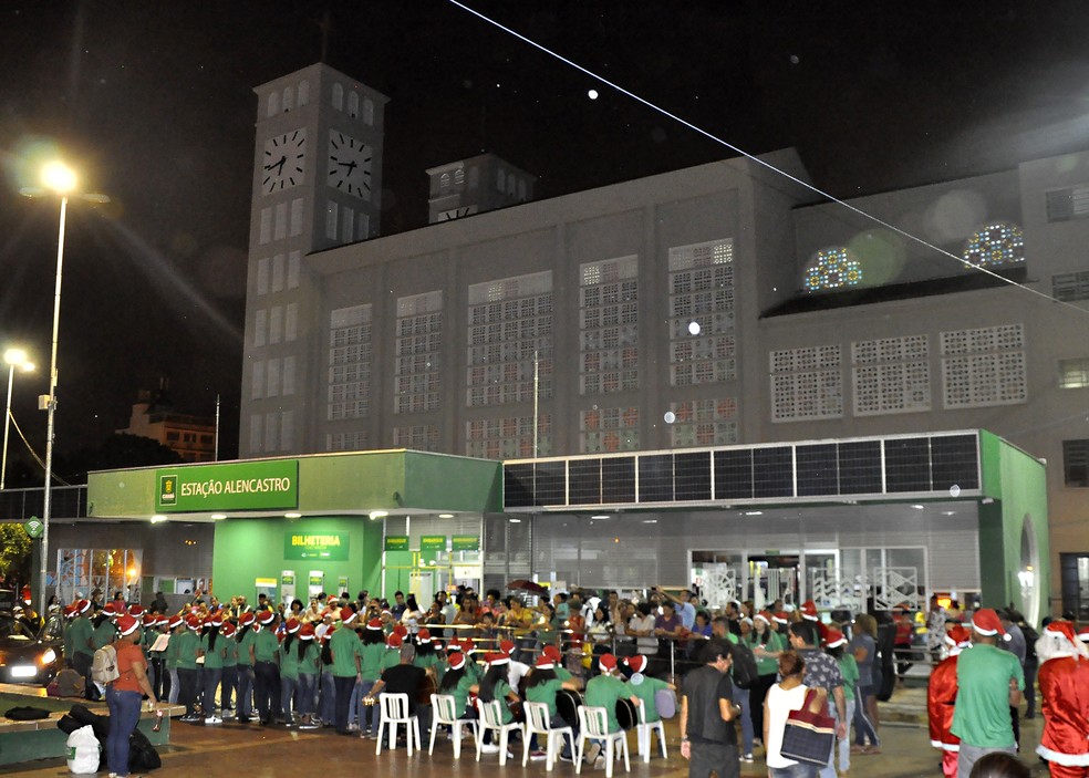 Centro de Cuiabá tem apresentação de espetáculo natalino realizado pelo Instituto Flauta Mágica  — Foto: MTU/Divulgação