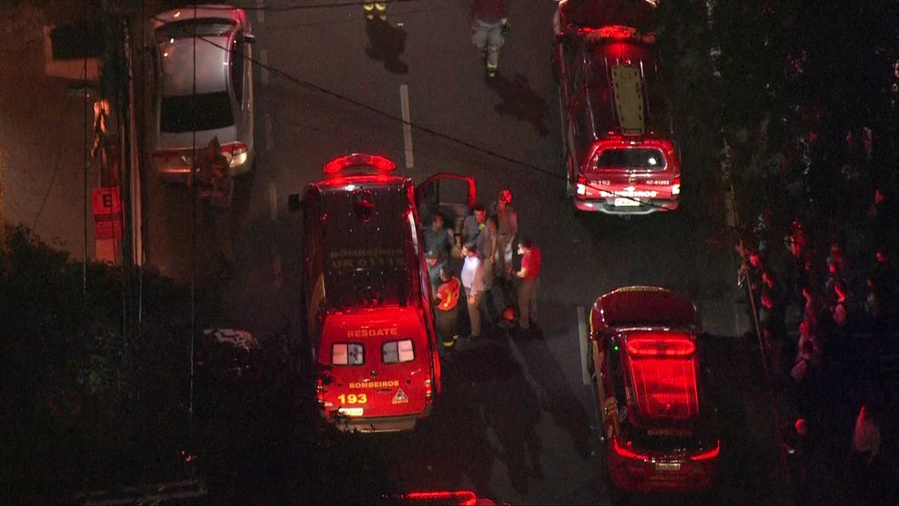 Marquise caiu no bairro da Bela Vista, região central da capital, na noite desta quarta-feira (13) — Foto: TV Globo/Reprodução
