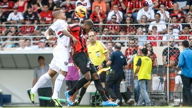 Antonio Carlos e Manoel jogo São Paulo e Atlético-PR (Foto: Joka Madruga / Futura Press)