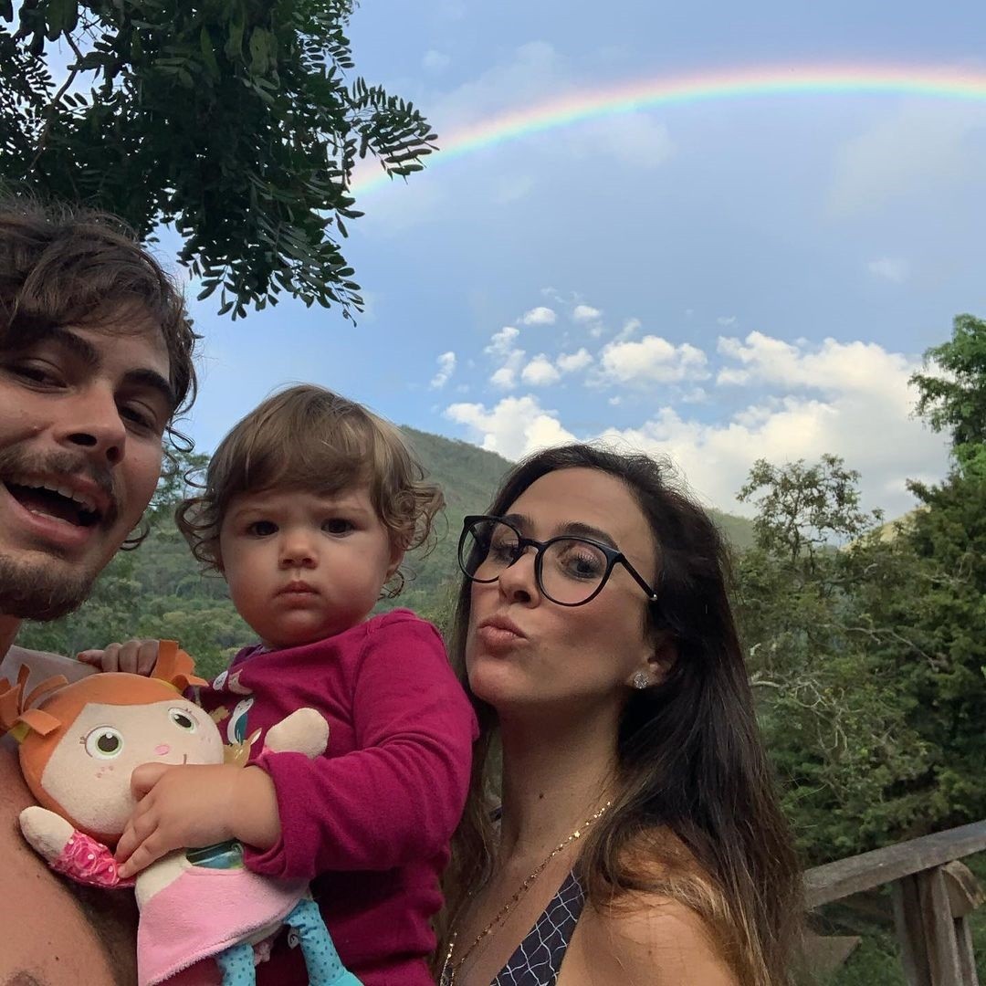 Rafael Vitti com a mulher, Tata Werneck, e a filha, Clara Maria (Foto: Reprodução/Instagram)