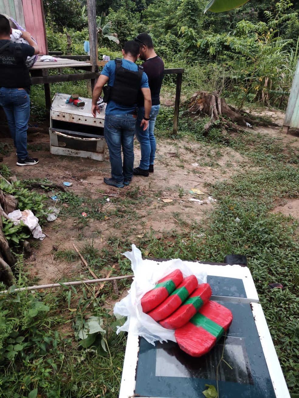 Drogas foram achadas durante operação em Cruzeiro do Sul — Foto: Arquivo/Polícia Civil