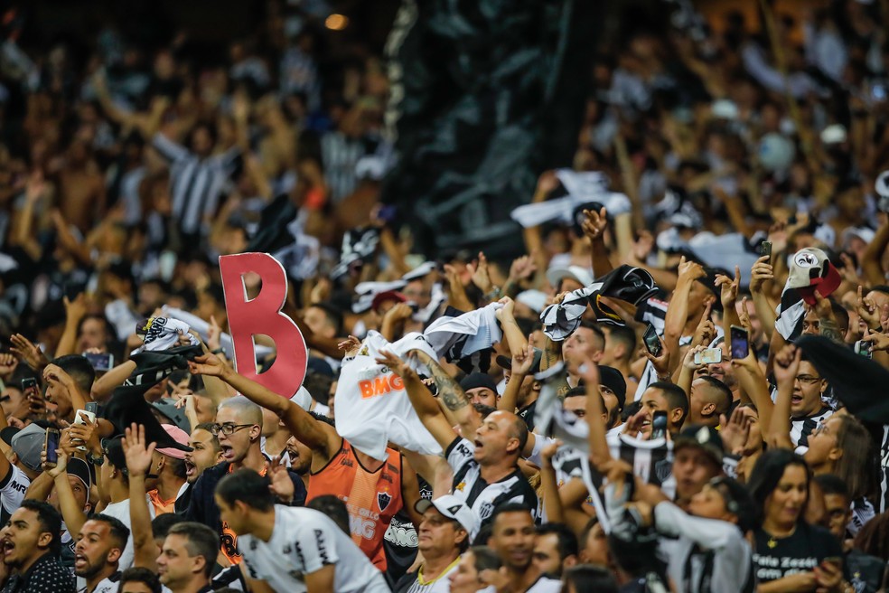 No Momento Exato Da Estreia Do Cruzeiro Na Serie B Atletico Mg Provoca Na Web Oa Noite Atletico Mg Ge