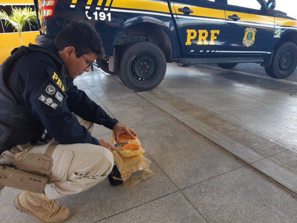Droga encontra dentro de carro no Piauí — Foto: Divulgação/PRF