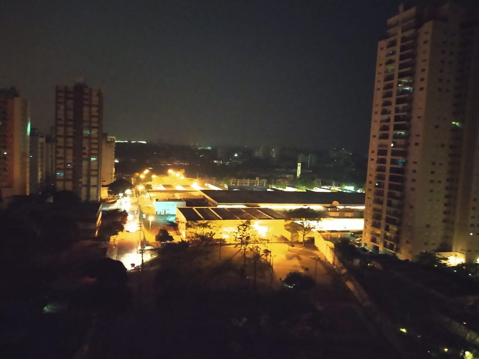 Jardim Aquarius sem luz na noite desta sexta — Foto: Beatriz Plaça/ TV Vanguarda