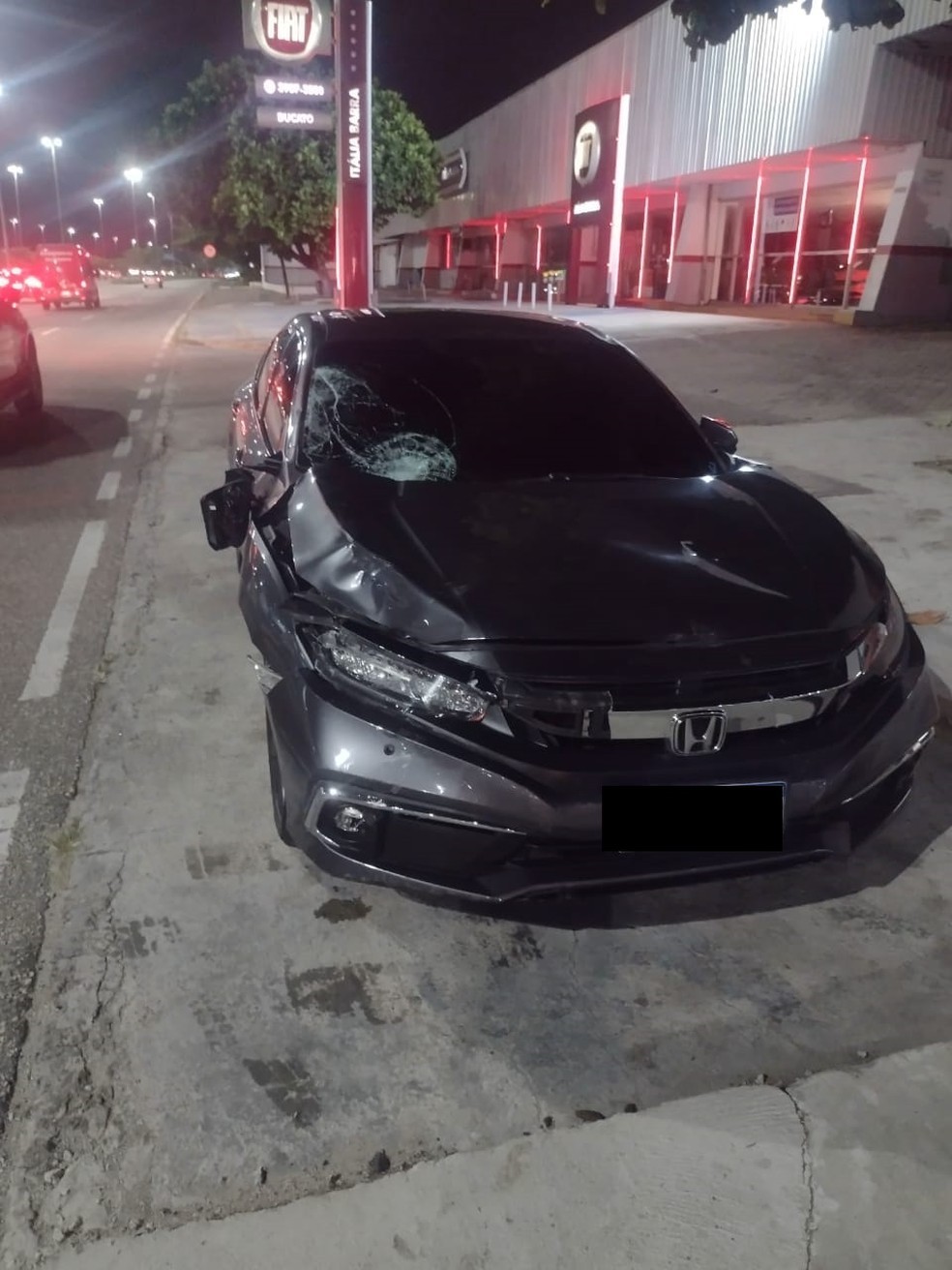 Carro do jogador do Flamengo Ramon, que se envolveu em um acidente na Barra  — Foto: Reprodução/Redes Sociais