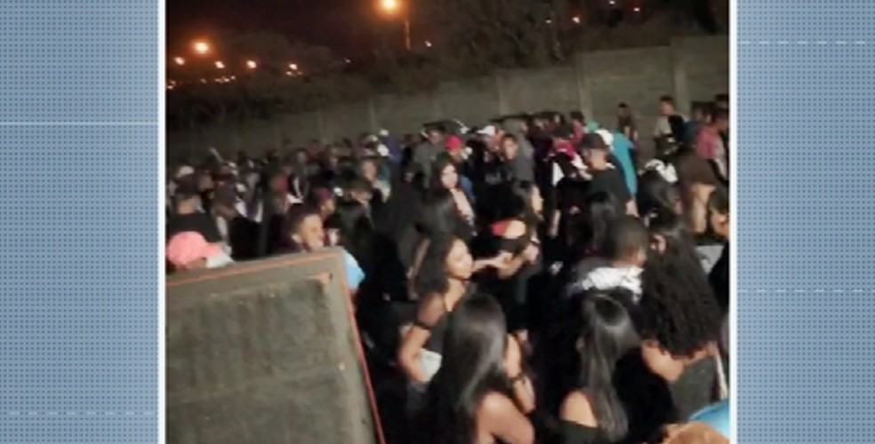 Festa clandestina aglomera jovens em Alfenas — Foto: Reprodução EPTV