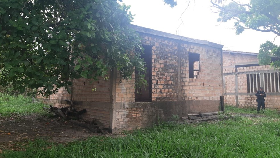 Casa onde corpo foi encontrado no bairro Maracanã — Foto: Tracy Costa/G1