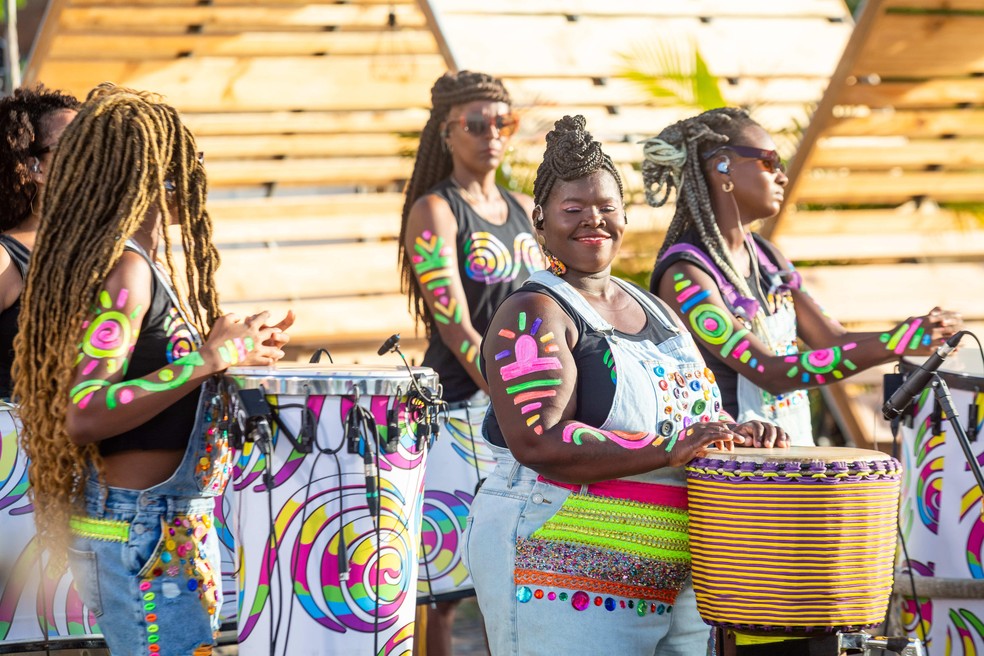 As Timbaladies assumiram a percuss&atilde;o do programa 'A Roda' &mdash; Foto: Globo / Gilberto Junior 