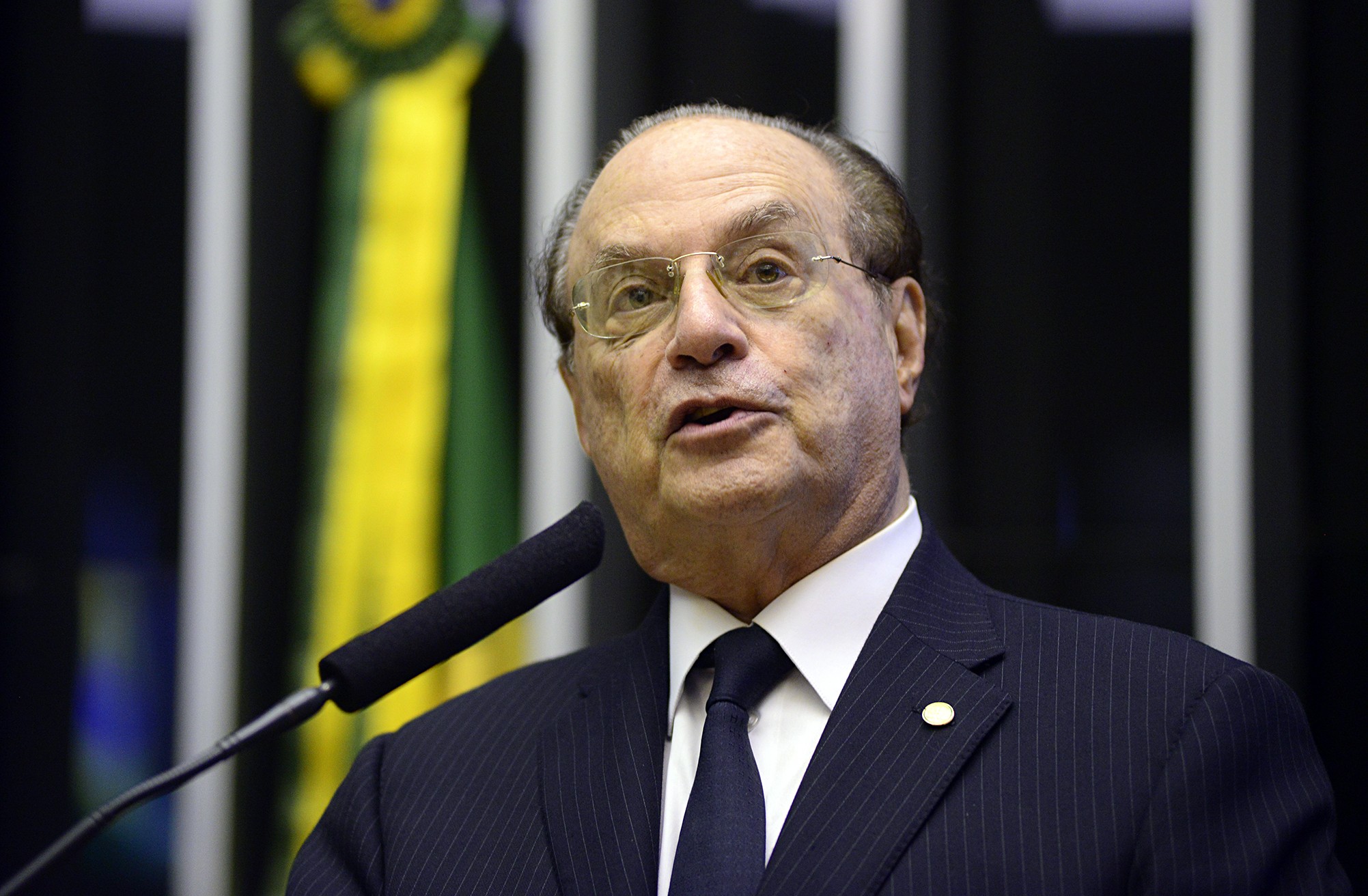 Paulo Maluf é internado com pneumonia no Hospital Sírio-Libanês Paulo Maluf é internado com pneumonia no Hospital Sírio-Libanês