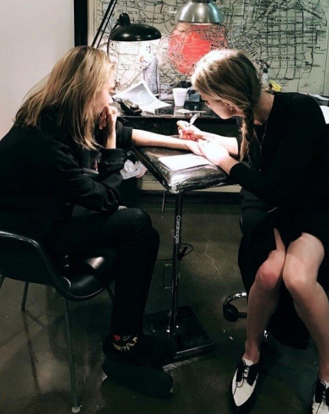 Cara Delevingne e Amber Heard (Foto: Reprodução/Instagram)