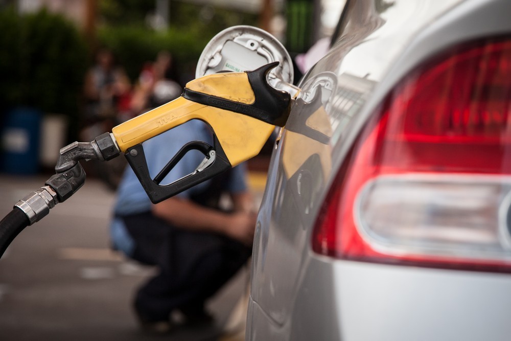 Preços dos combustíveis interrompem sequência de queda e voltam a subir nos postos, diz ANP thumbnail