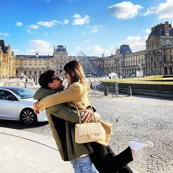 Sthefany Brito com o marido em Paris (Foto: Reprodução / Instagram )