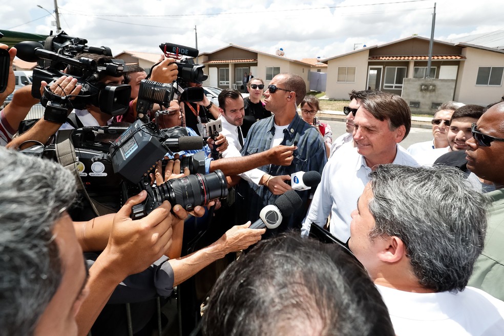 O presidente Jair Bolsonaro durante entrevista no complexo habitacional Aluízio Campos, em Campina Grande, nesta segunda-feira (11) — Foto: Alan Santos/Presidência da República