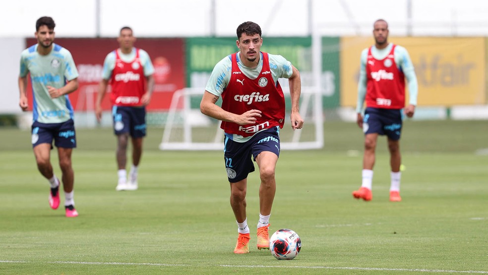 Piquerez em treino do Palmeiras neste sábado — Foto: Cesar Greco / Palmeiras