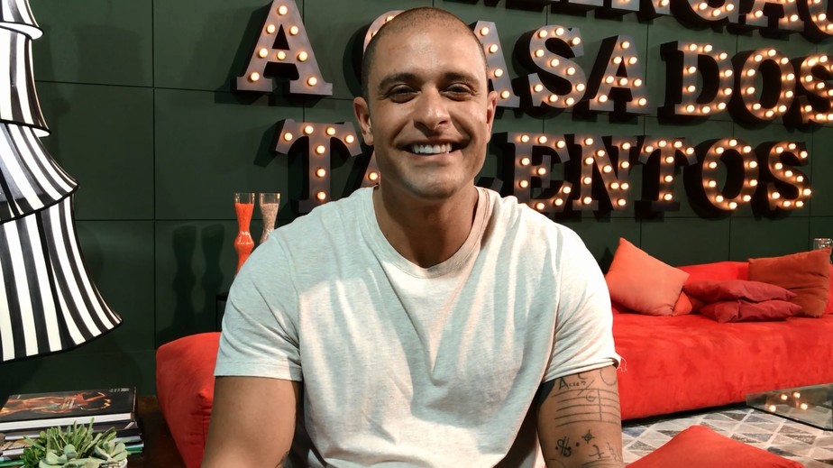 Diogo Nogueira Faz Misterio Sobre Possivel Homenagem Ao Pai Joao Nogueira No Show Dos Famosos 2019 Gshow